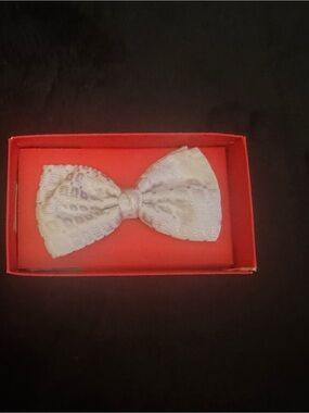 le chateau brand new Silk Ivory Bow Tie for men. Made in Italy